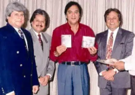 Old Photo of Pankaj Udhas with his brothers and Sunil Dutt