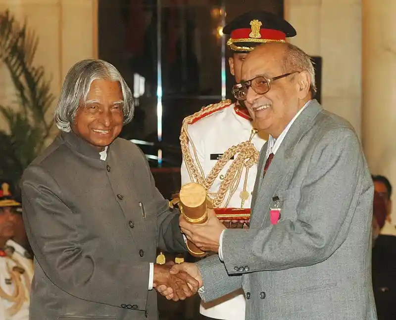 President, Dr. A. P. J. Abdul Kalam presented Padma Vibhushan to Fali Sam Nariman on 23 March 2007