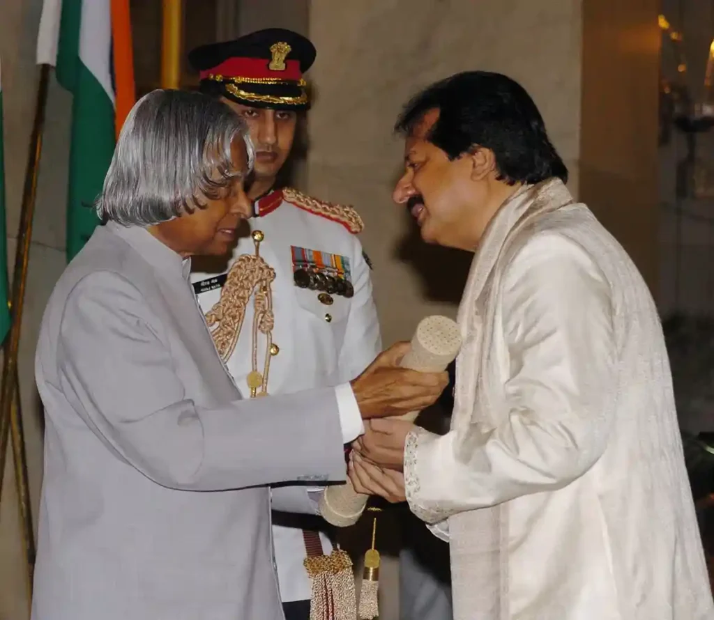 President, Dr. A.P.J. Abdul Kalam presenting Padma Shri to Pankaj Udhas in 2006